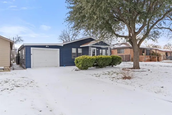 $1,745 | 5729 Blackmore Avenue, Fort Worth, TX 76107