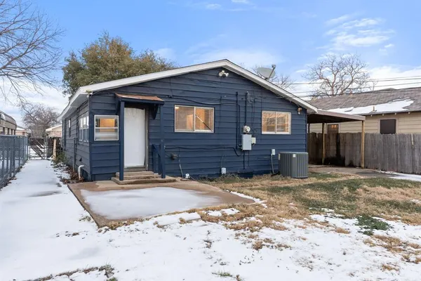 $1,745 | 5729 Blackmore Avenue, Fort Worth, TX 76107