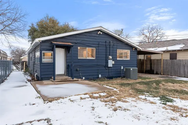 $1,895 | 5729 Blackmore Avenue, Fort Worth, TX 76107