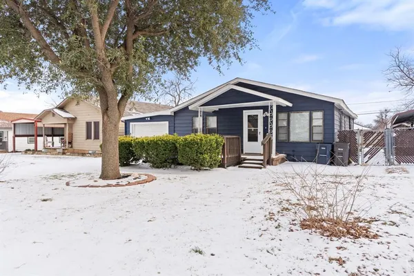 $1,745 | 5729 Blackmore Avenue, Fort Worth, TX 76107