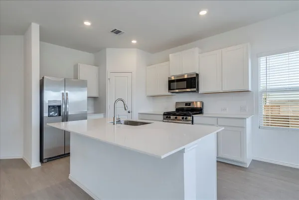 $2,375 | 238 Dreyer, Kyle, TX 78640