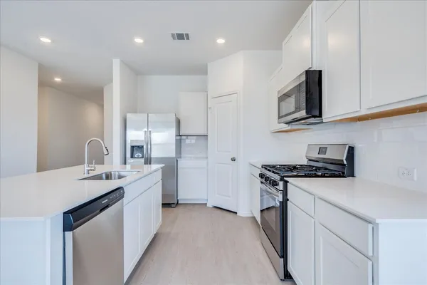 $2,375 | 238 Dreyer, Kyle, TX 78640