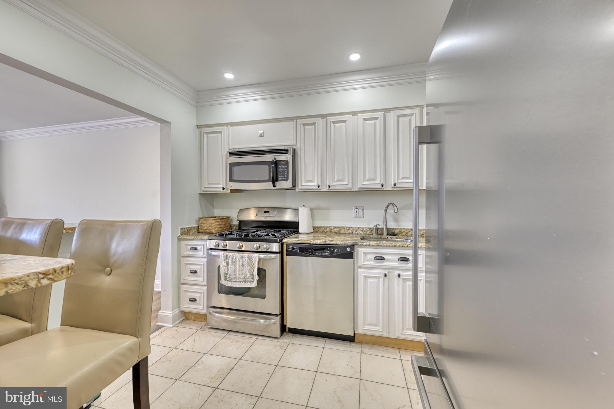 200 Cross Keys Road, Unit R44 Baltimore, MD 21210 - Photo 8 of 24