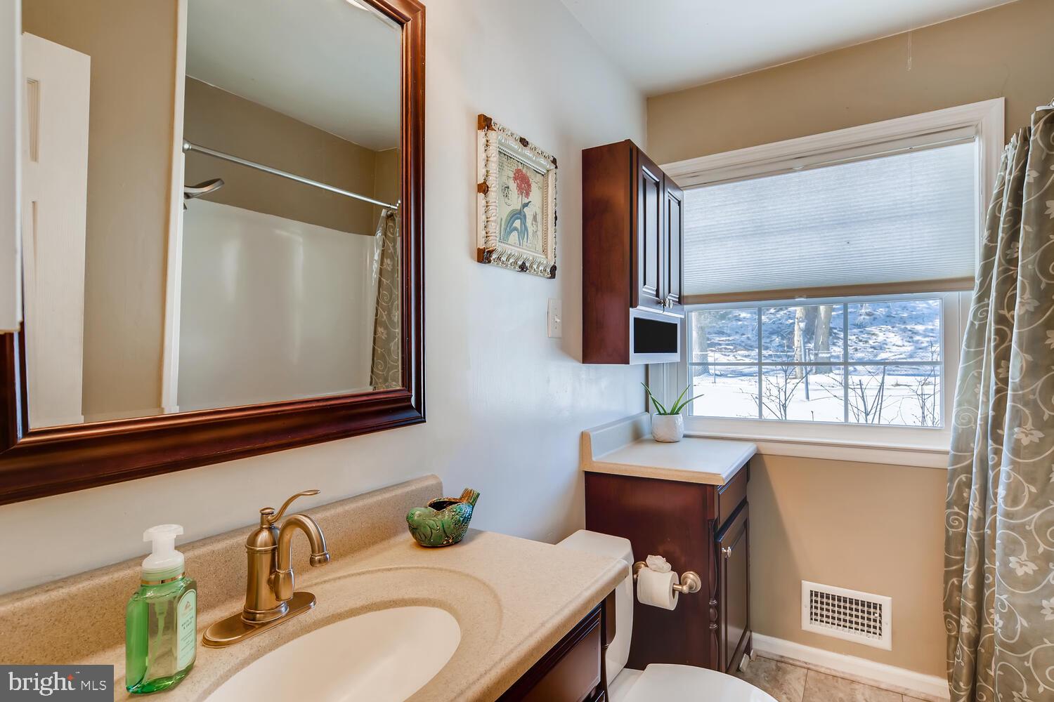 9008 Lodi Road Baltimore, MD 21236 - Photo 15 of 27 MAIN LEVEL FULL BATHROOM