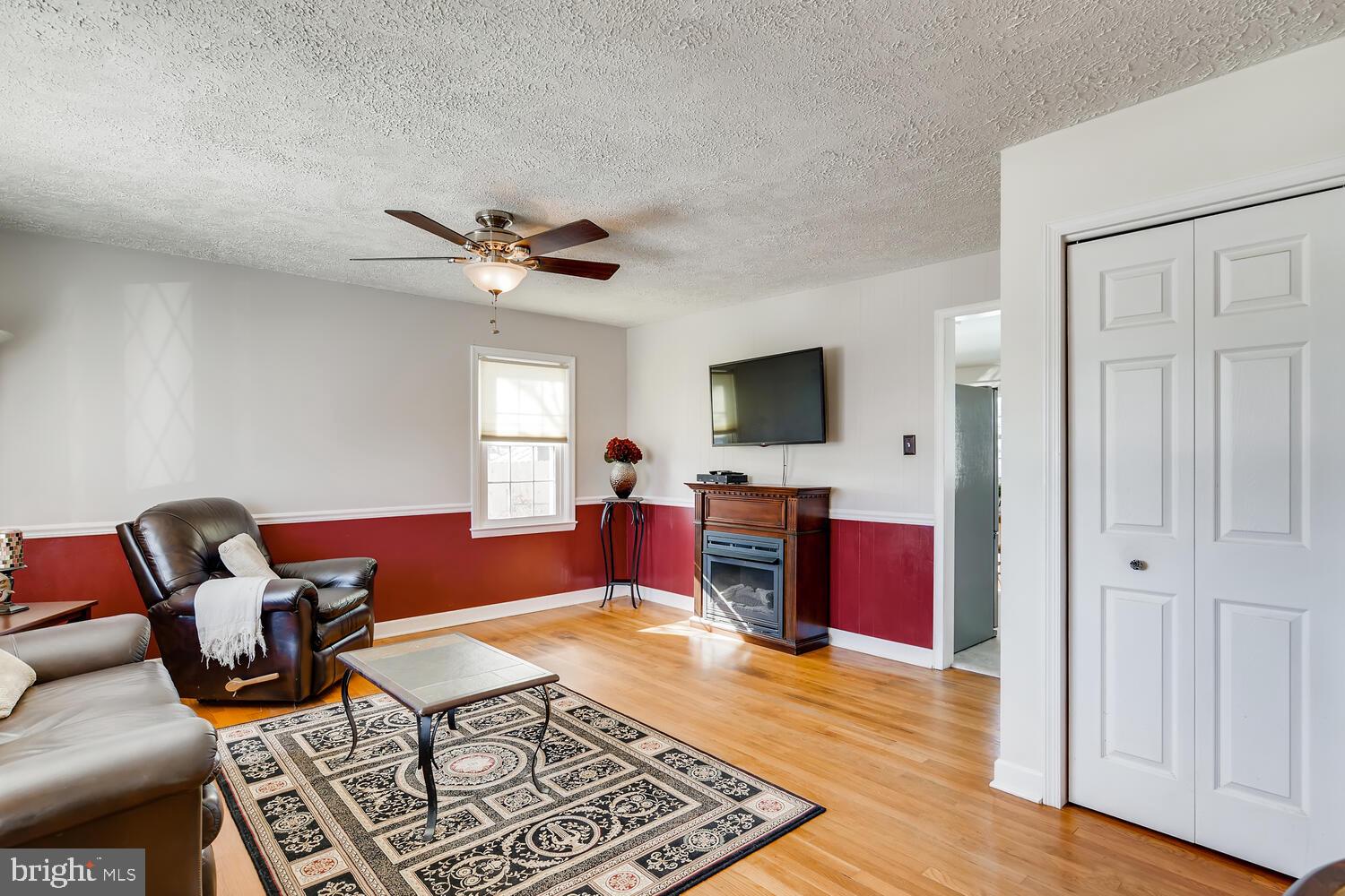 9008 Lodi Road Baltimore, MD 21236 - Photo 3 of 27 LIVING ROOM