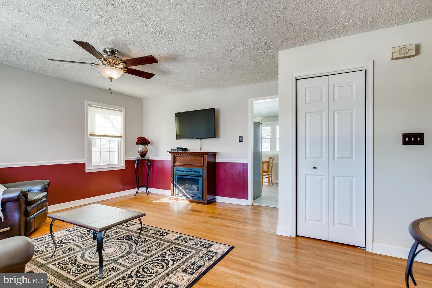 9008 Lodi Road Baltimore, MD 21236 - Photo 4 of 27 LIVING ROOM