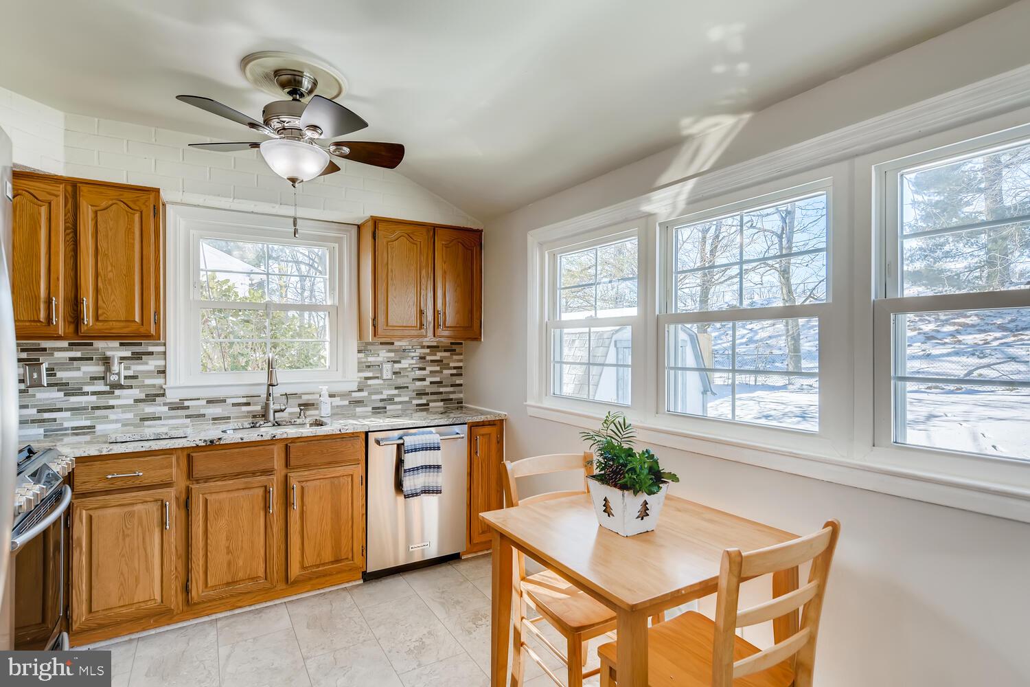 9008 Lodi Road Baltimore, MD 21236 - Photo 7 of 27 KITCHEN
