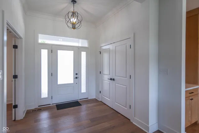 $619,900 | 921 Justine Circle East, Indianapolis, IN 46234