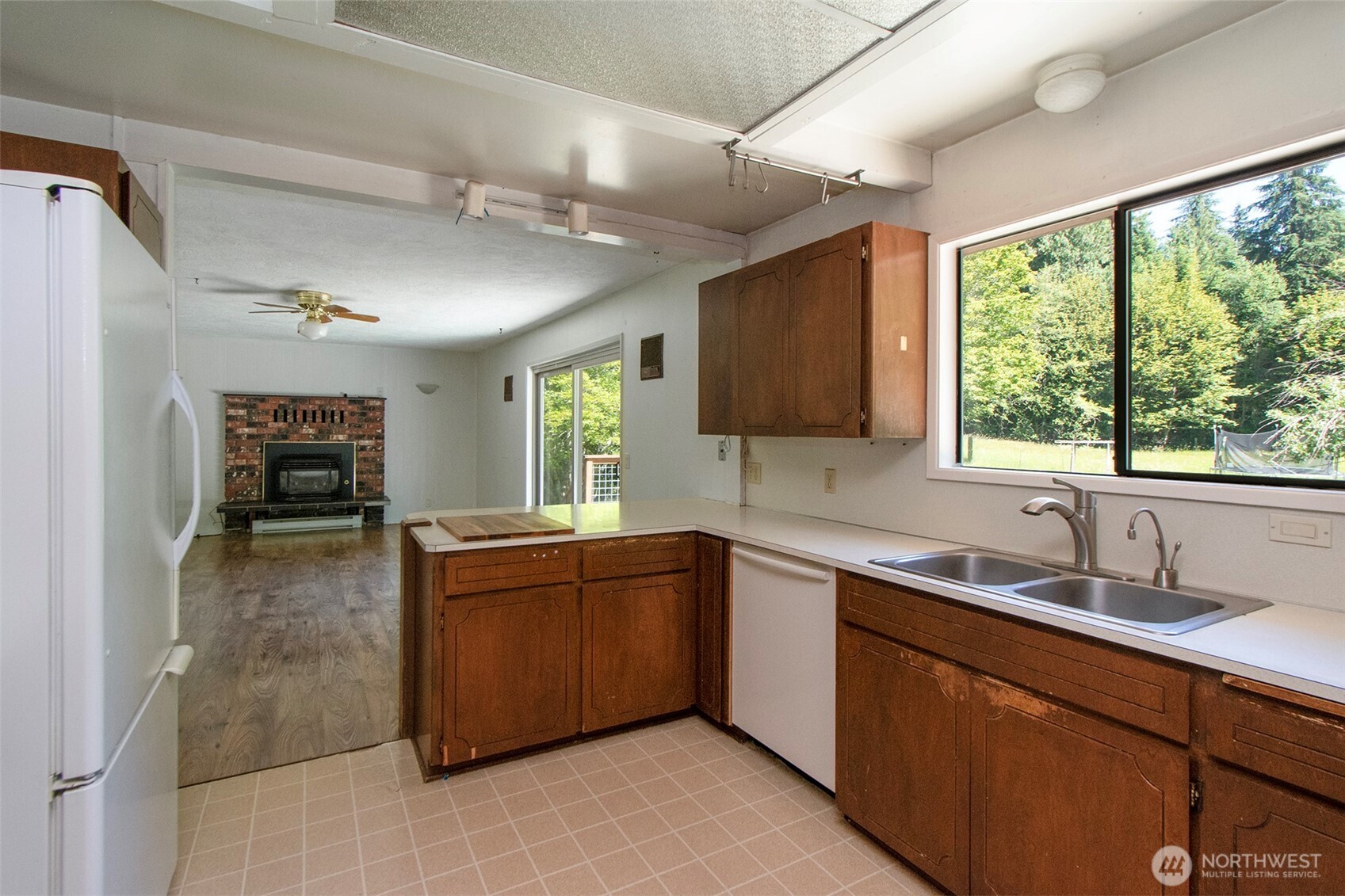 537 Herrick Road Port Angeles, WA 98363 - Photo 9 of 33