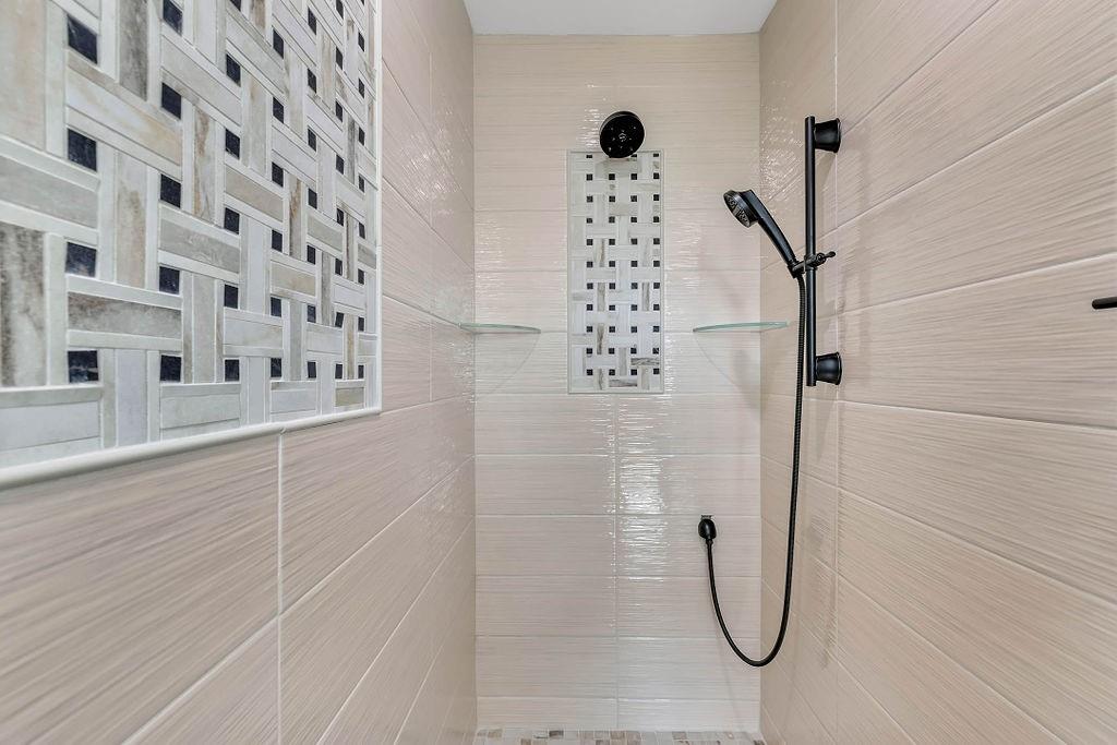 800 River Road Beaver, PA 15009 - Photo 27 of 47 a bathroom with a shower