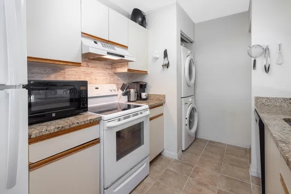 $184,000 | 6537 Southeast Federal Highway, Unit 101, Stuart, FL 34997