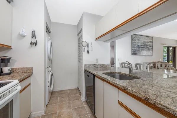 $184,000 | 6537 Southeast Federal Highway, Unit 101, Stuart, FL 34997