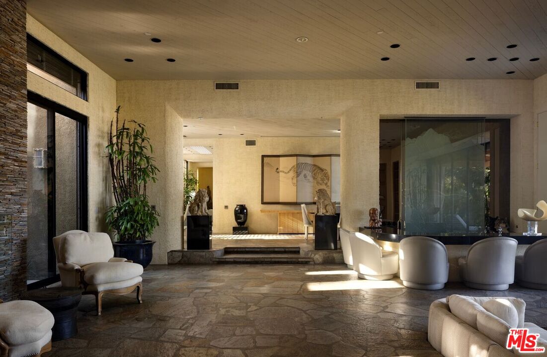555 North Patencio Road Palm Springs, CA 92262 - Photo 16 of 39