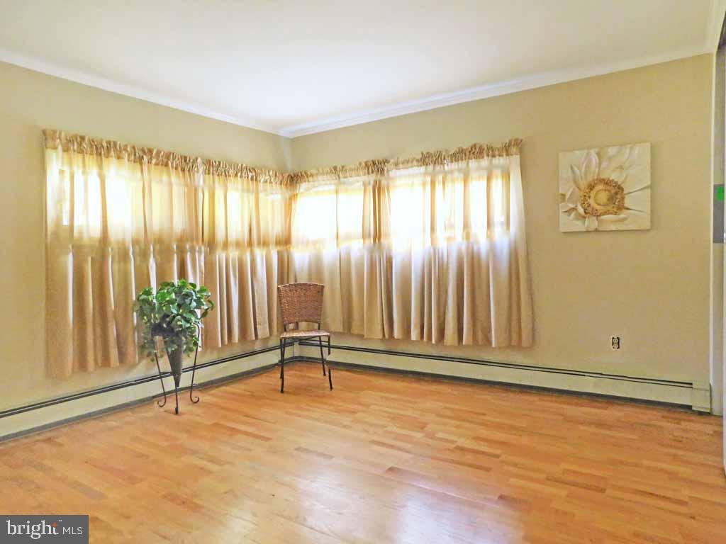 10 Beechtree Road Levittown, PA 19057 - Photo 9 of 18 Main Bedroom