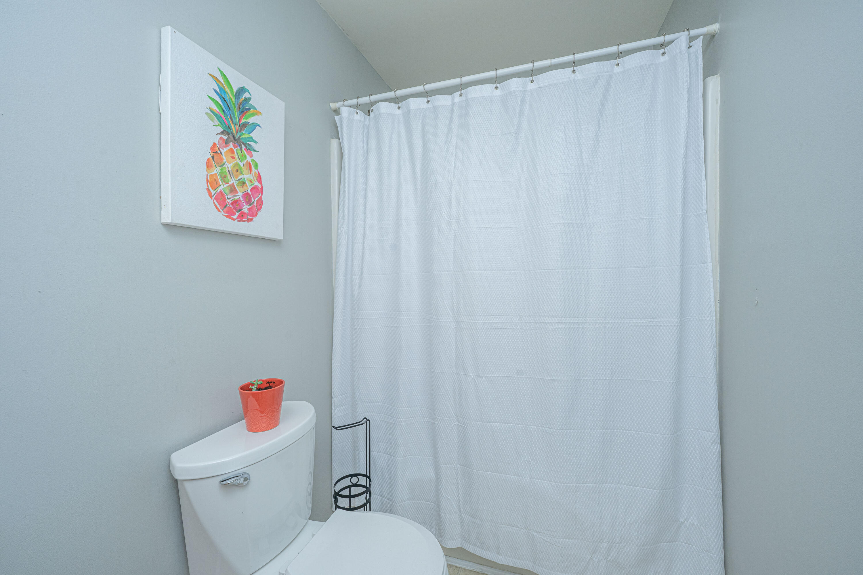 118 Congress Street, Unit B Charleston, SC 29403 - Photo 22 of 32 Primary bath 1