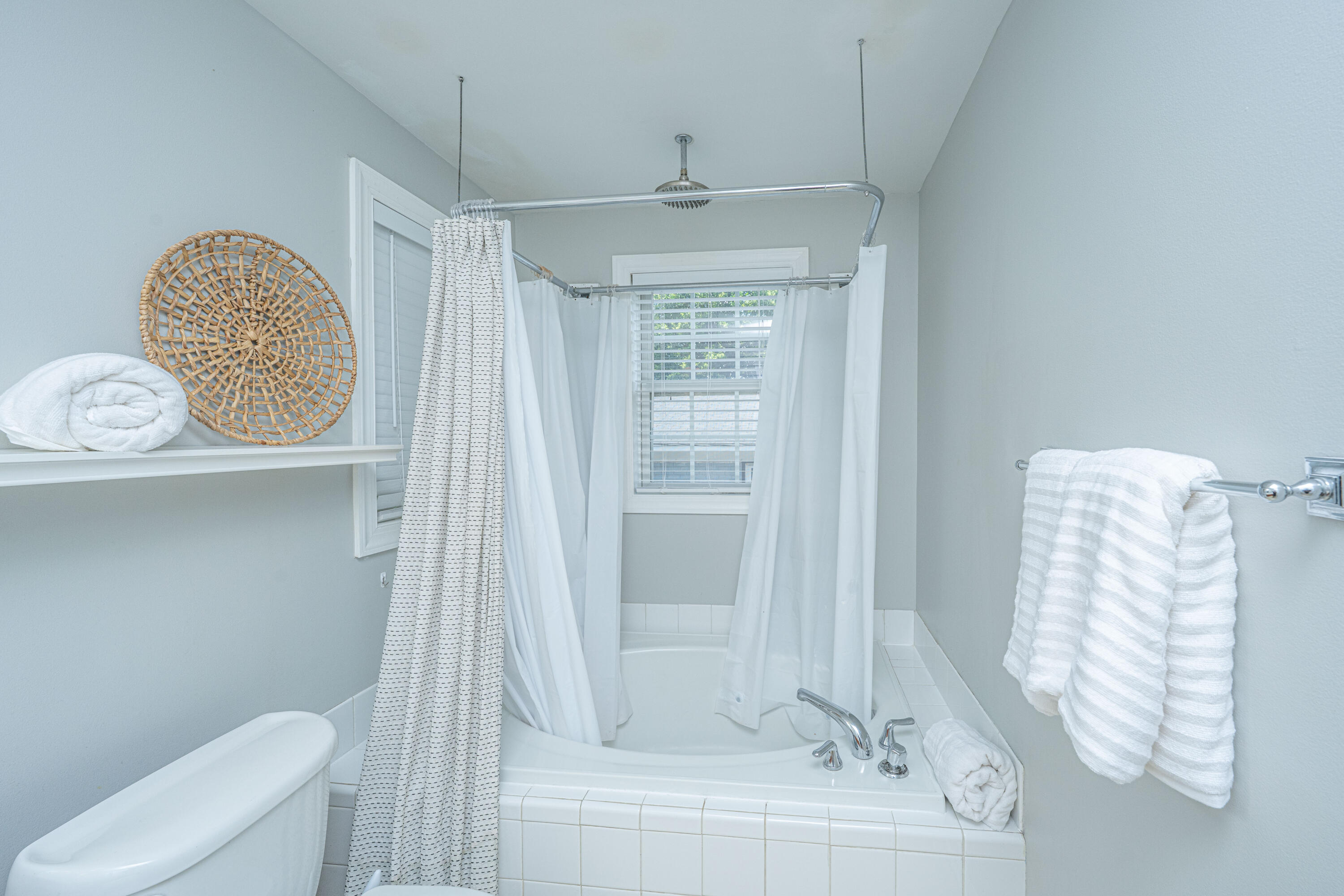 118 Congress Street, Unit B Charleston, SC 29403 - Photo 25 of 32 Primary bath 2