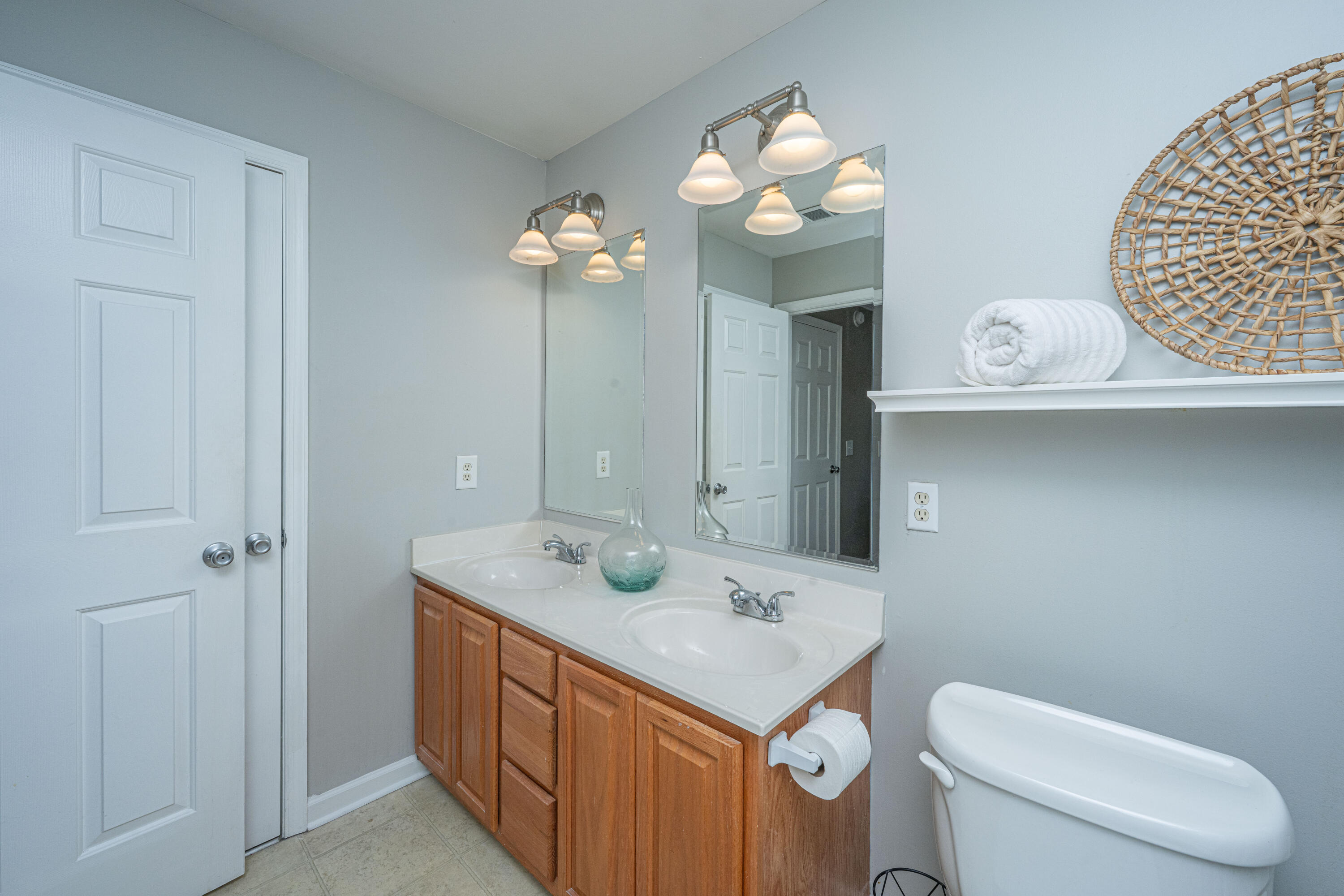 118 Congress Street, Unit B Charleston, SC 29403 - Photo 26 of 32 Primary bath 2