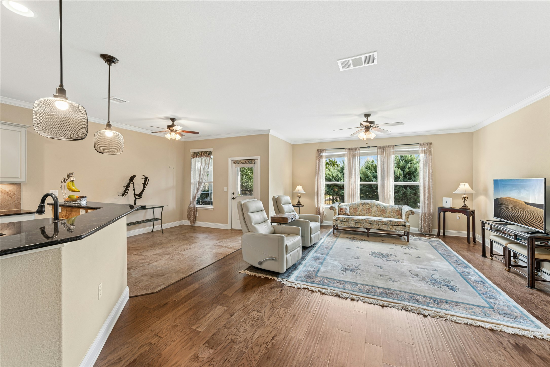 102 Trinity Lane Georgetown, TX 78633 - Photo 5 of 40 Living Room
