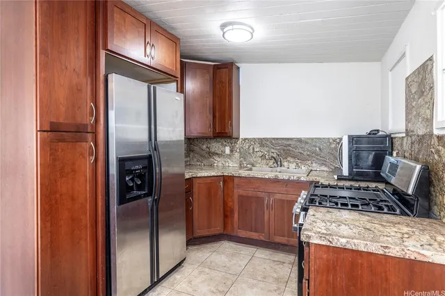 $3,950 | 94-125 Pahu Street, Unit 2, Waipahu, HI 96797