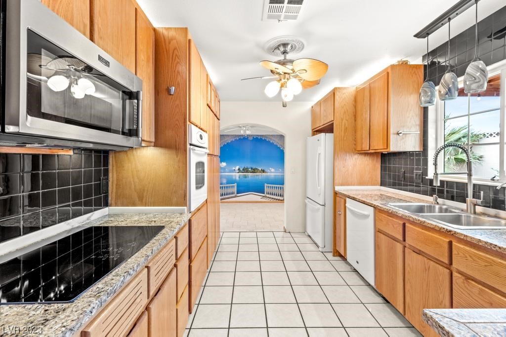 641 West Victory Road Henderson, NV 89015 - Photo 13 of 37