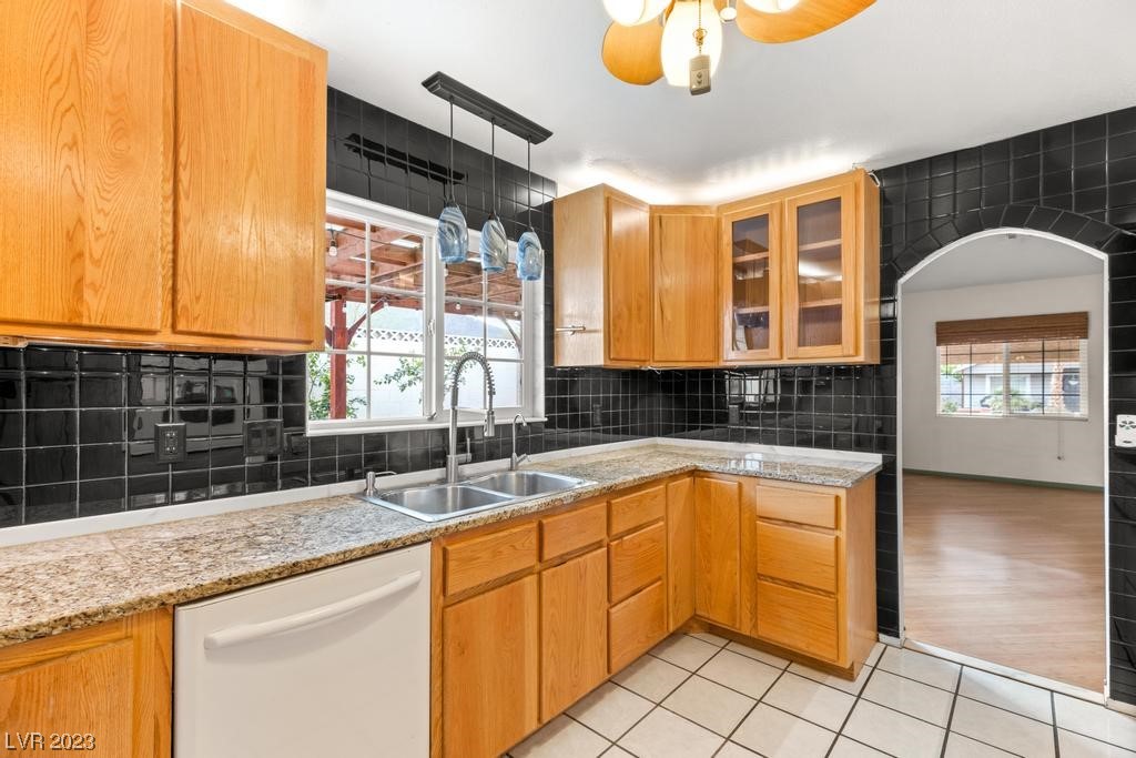 641 West Victory Road Henderson, NV 89015 - Photo 15 of 37