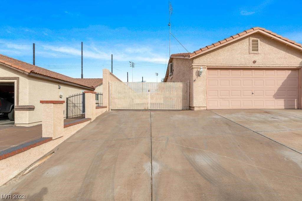 641 West Victory Road Henderson, NV 89015 - Photo 9 of 37