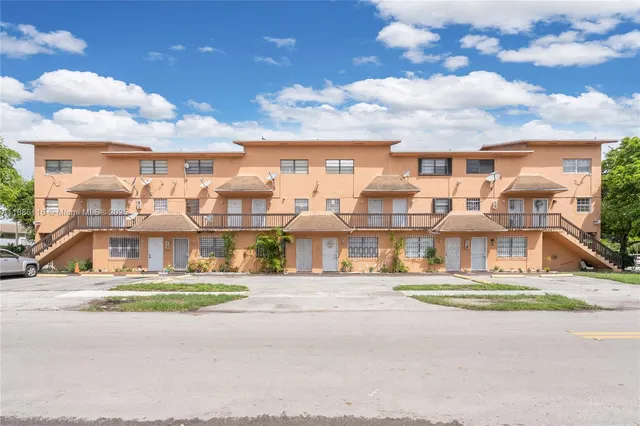 $2,000 | 2261 West 53rd Street, Unit 13, Hialeah, FL 33016