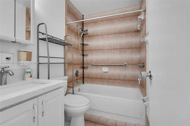 $2,000 | 2261 West 53rd Street, Unit 13, Hialeah, FL 33016