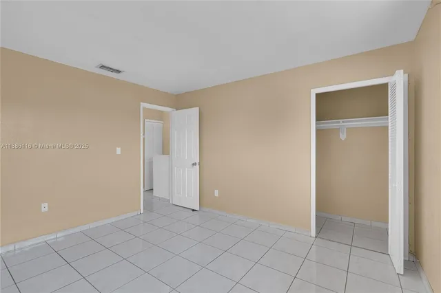 $2,000 | 2261 West 53rd Street, Unit 13, Hialeah, FL 33016