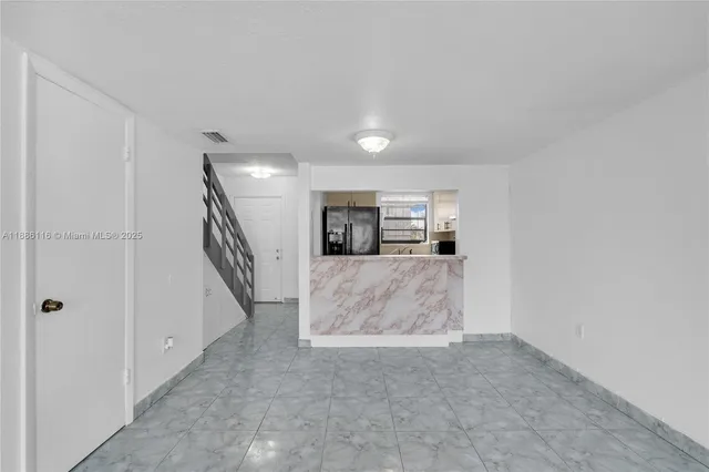 $2,000 | 2261 West 53rd Street, Unit 13, Hialeah, FL 33016