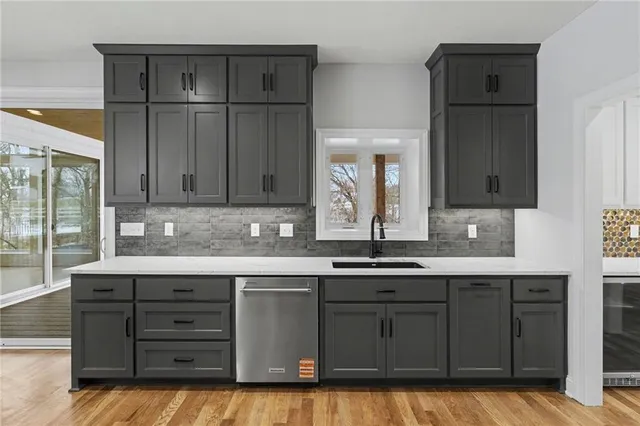 $1,850,000 | 11105 Northwest 77th Terrace, Parkville, MO 64152