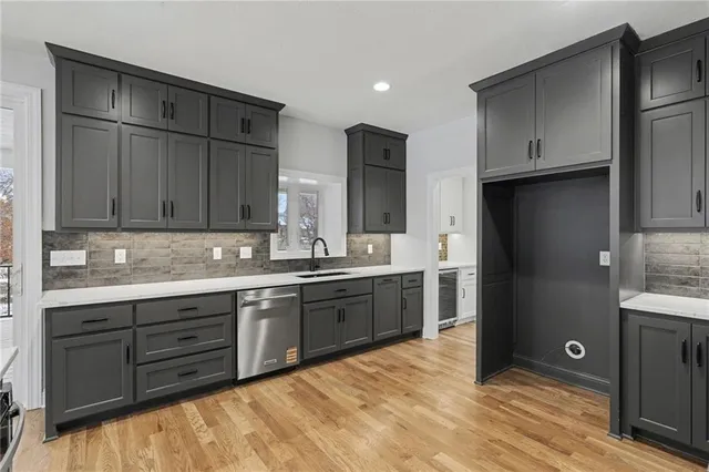 $1,850,000 | 11105 Northwest 77th Terrace, Parkville, MO 64152