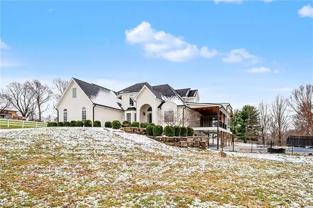 $1,850,000 | 11105 Northwest 77th Terrace, Parkville, MO 64152