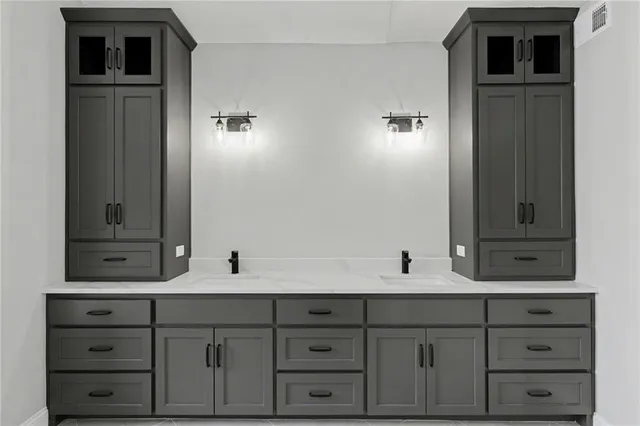 $1,850,000 | 11105 Northwest 77th Terrace, Parkville, MO 64152