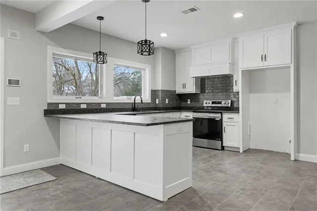 $1,850,000 | 11105 Northwest 77th Terrace, Parkville, MO 64152