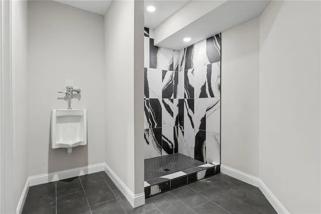 $1,850,000 | 11105 Northwest 77th Terrace, Parkville, MO 64152