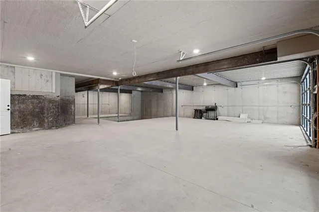 $1,850,000 | 11105 Northwest 77th Terrace, Parkville, MO 64152