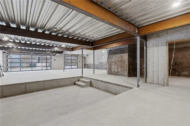 $1,850,000 | 11105 Northwest 77th Terrace, Parkville, MO 64152