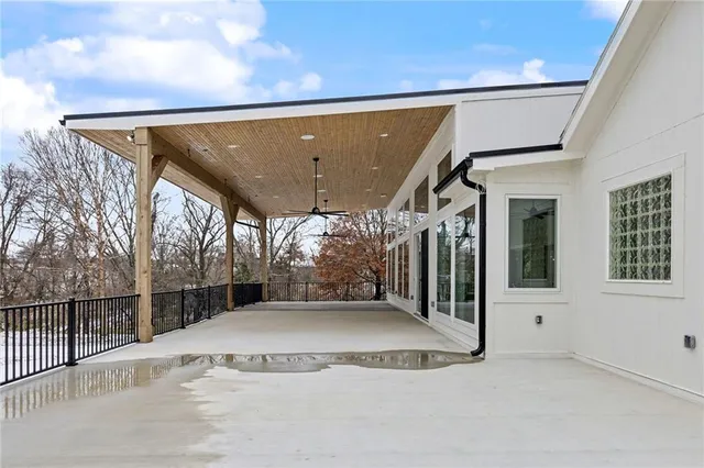 $1,850,000 | 11105 Northwest 77th Terrace, Parkville, MO 64152