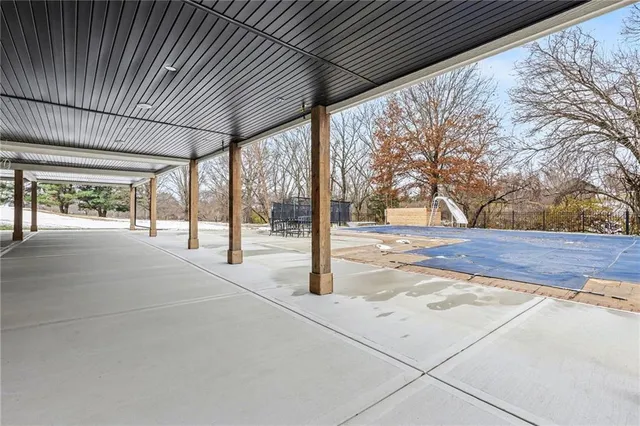 $1,850,000 | 11105 Northwest 77th Terrace, Parkville, MO 64152