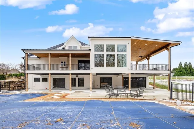 $1,850,000 | 11105 Northwest 77th Terrace, Parkville, MO 64152