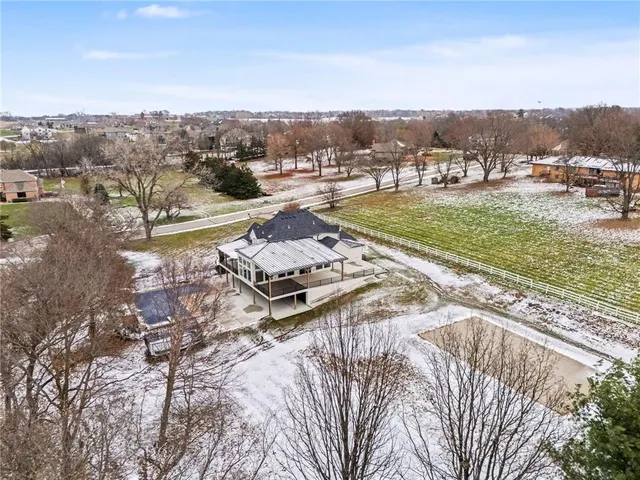 $1,850,000 | 11105 Northwest 77th Terrace, Parkville, MO 64152