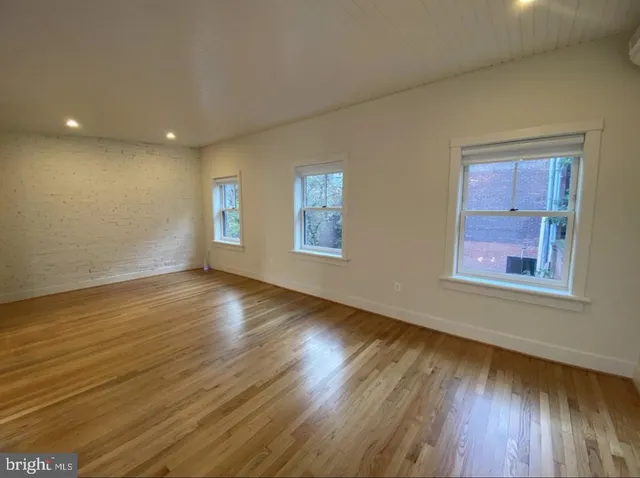 $3,000 | 19 Branch Lane East, Baltimore, MD 21202