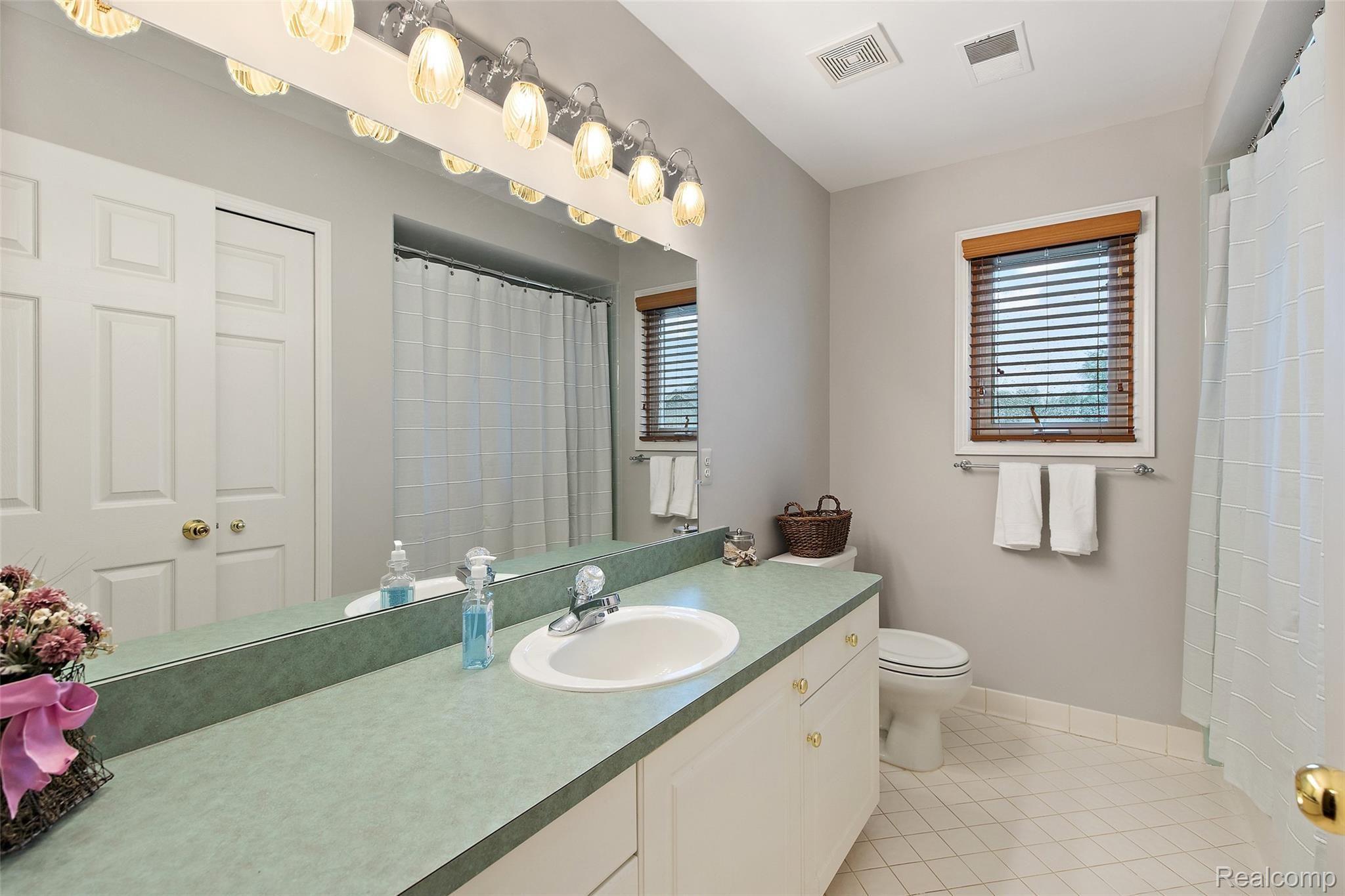 49869 Riverside Drive Macomb, MI 48044 - Photo 46 of 58 49869 Riverside Dr-29.jpg