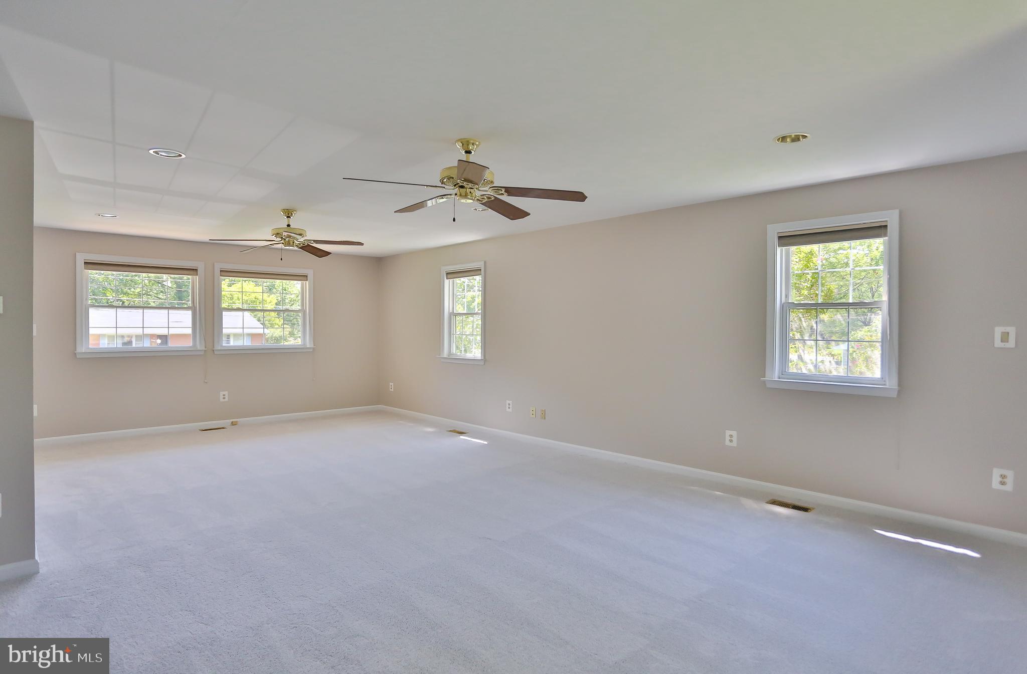 5629 Inverchapel Road Springfield, VA 22151 - Photo 8 of 28 Master bedroom