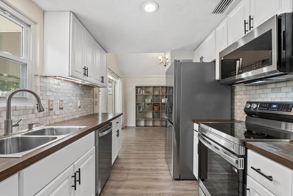 4034 South Lockwood Ridge Road Sarasota, FL 34231 - Photo 15 of 42 Gallery Image 15