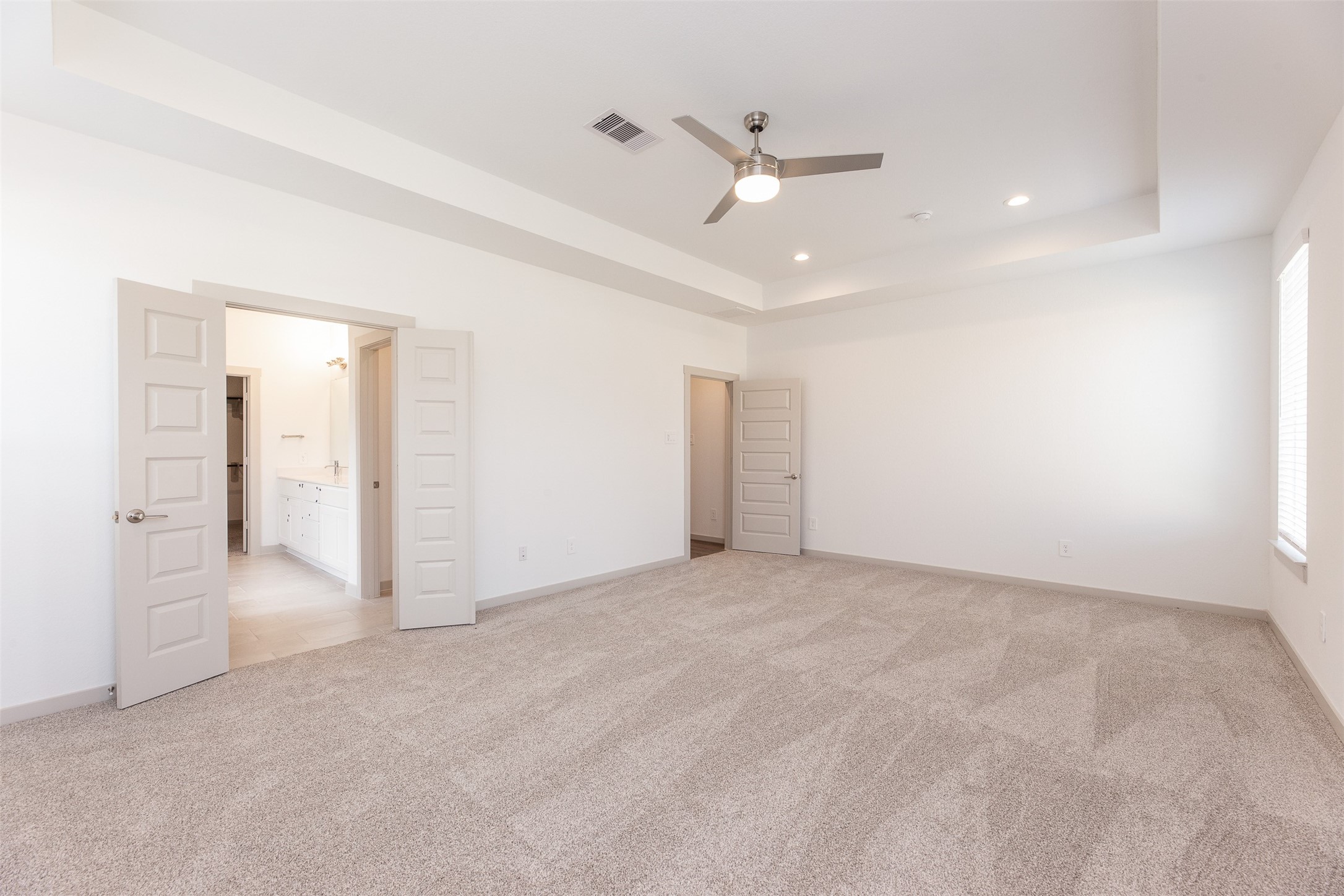 29502 Red Rocks Pk Drive Katy, TX 77494 - Photo 13 of 17 an empty room with fan and entrance