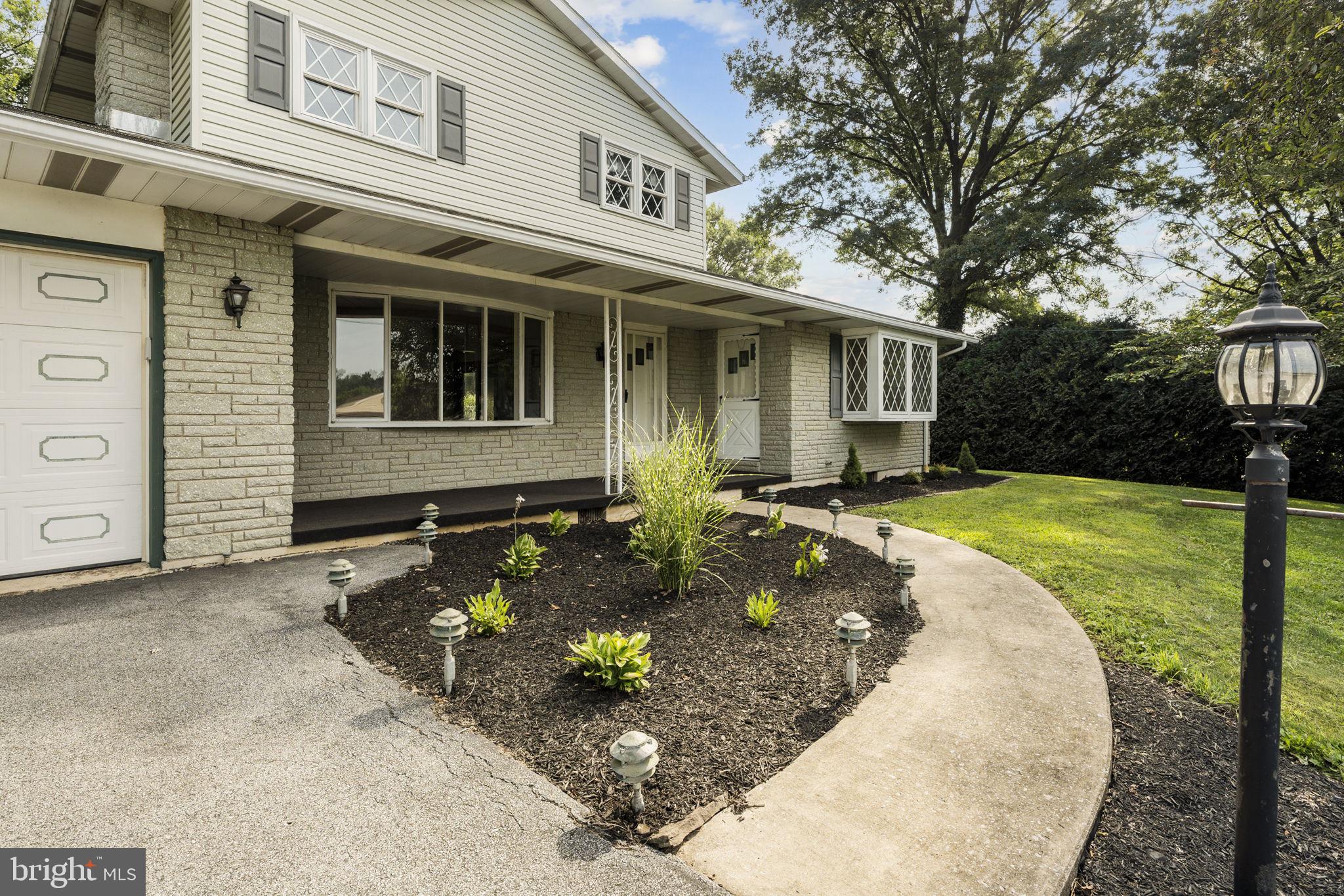 19 Edris Road Womelsdorf, PA 19567 - Photo 4 of 61 Gallery Image 4
