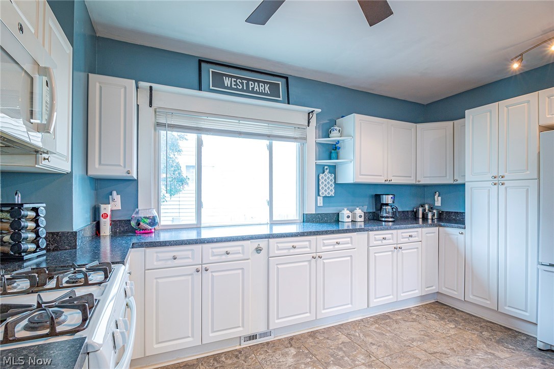 15815 Munn Road Cleveland, OH 44111 - Photo 17 of 35 Gallery Image 17
