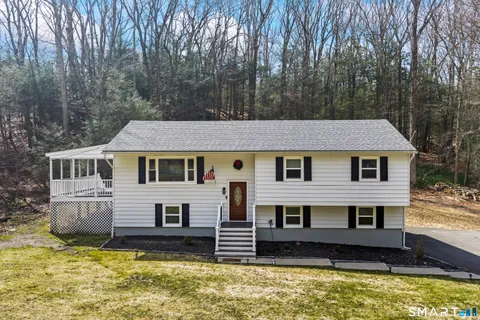 $600,000 | 17 Valley Field Road South, Newtown, CT 06482
